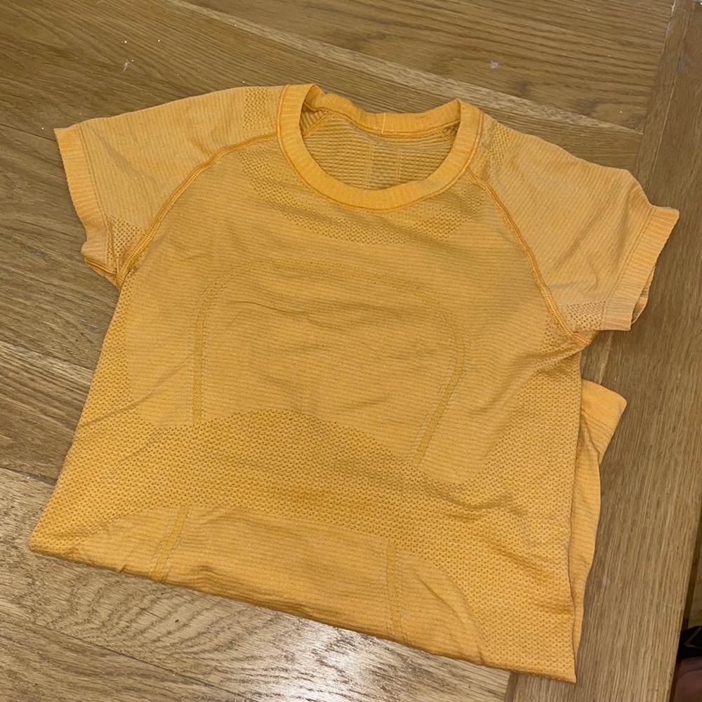Lulu lemon workout tee